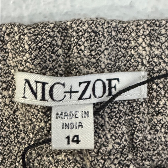 NWT-Tweed City Wide Leg Pants
NIC+ZOE - Picture 7 of 8